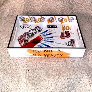 Sonia Kashuk organizing makeup tray